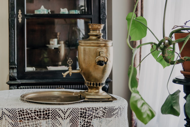 Tips for Distinguishing an Antique